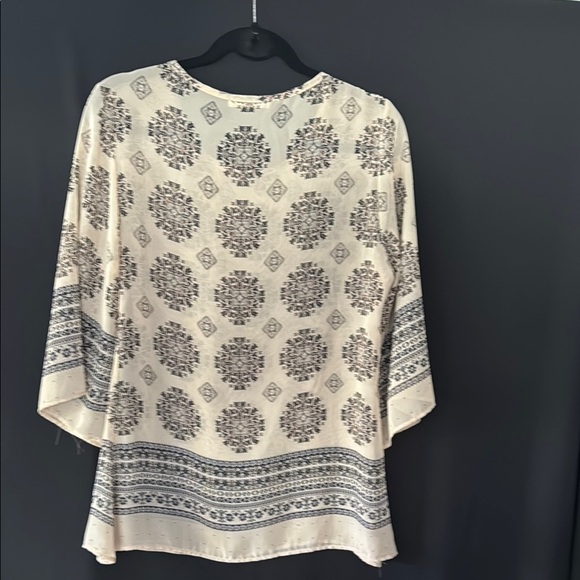 Hug Women's Cream and Black Patterned Top - Picture 4 of 7
